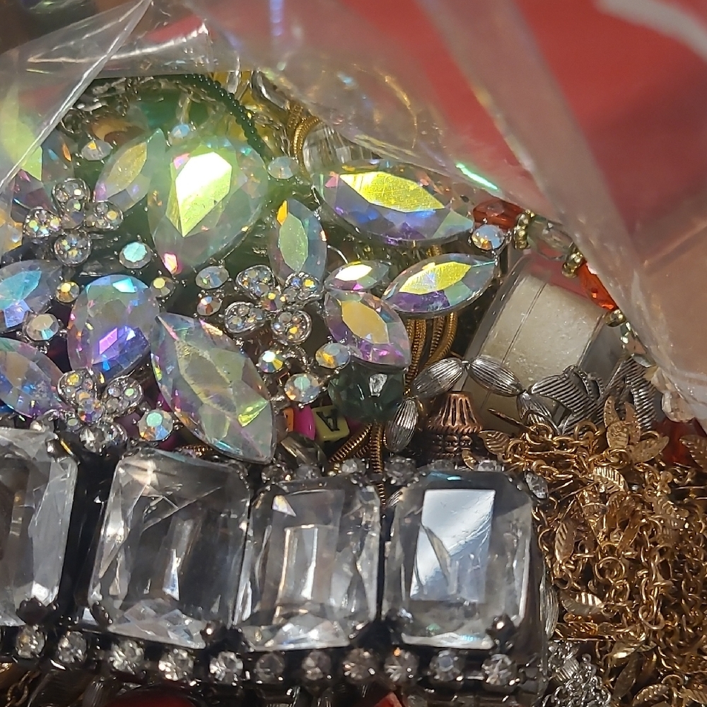 Elegant Crystal and Gold Women's Jewelry Set Lot